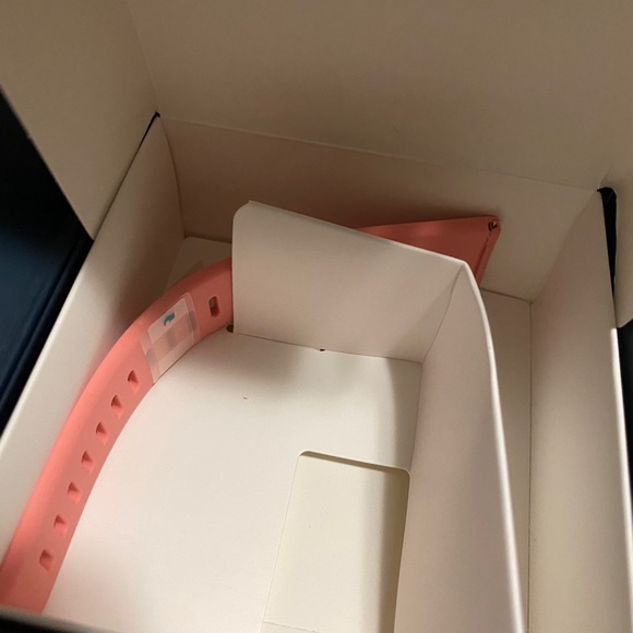 Fit bit versa - Picture 3 of 3